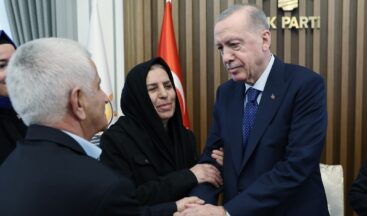 Cumhurbaşkanı Erdoğan, teröristlerin katlettiği Aykut ve Boz ailelerinin yakınlarıyla görüştü