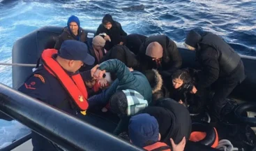 İzmir açıklarında 76 düzensiz göçmen yakalandı