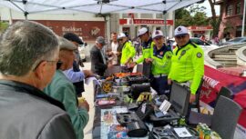 Eşme’de Trafik Haftası Etkinlikleri Kapsamında Ortak Stand Kuruldu