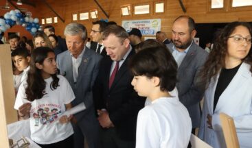 Eşme’de TÜBİTAK 4006 Bilim Fuarı Yoğun İlgi Gördü